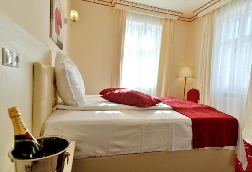 Номер Стандарт Трехместный, Top Royal Central Brasov