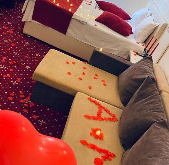 Четырехместный Номер Deluxe, Top Royal Central Brasov
