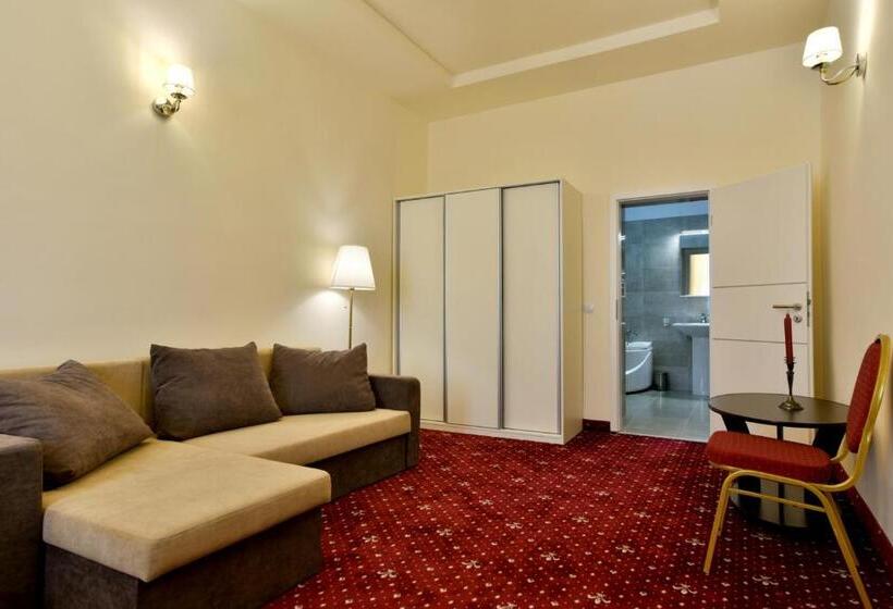 디럭스 4인 룸, Top Royal Central Brasov