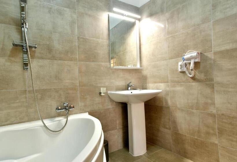 디럭스 4인 룸, Top Royal Central Brasov