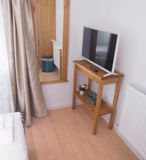 バス共有のスタンダードルーム, Pensiunea Casa Maria