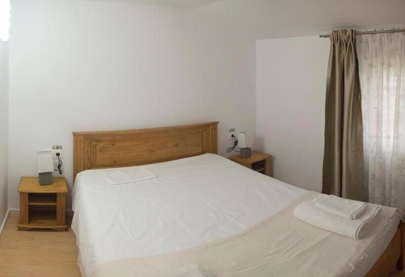 バス共有のスタンダードルーム, Pensiunea Casa Maria