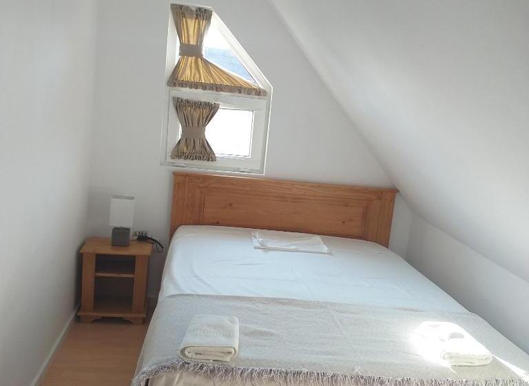 バス共有のスタンダードルーム, Pensiunea Casa Maria