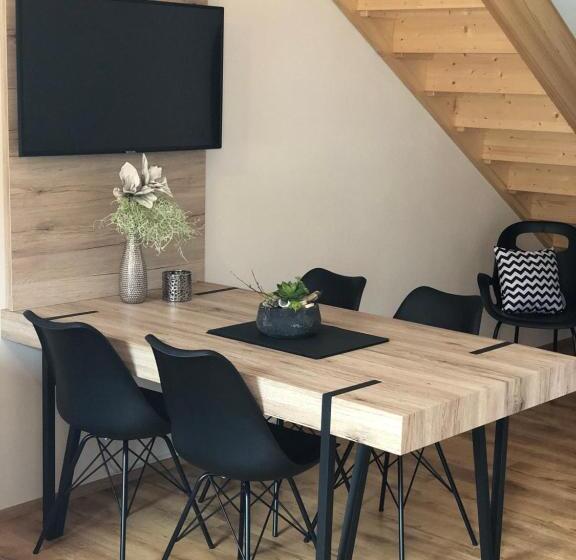 חדר דופלקס, Apartmány Koněvova