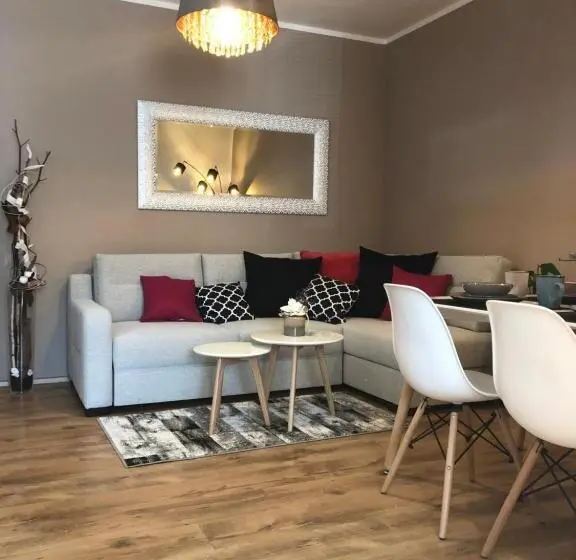 Huoneisto 1 Makuuhuone Terassi, Apartmány Koněvova