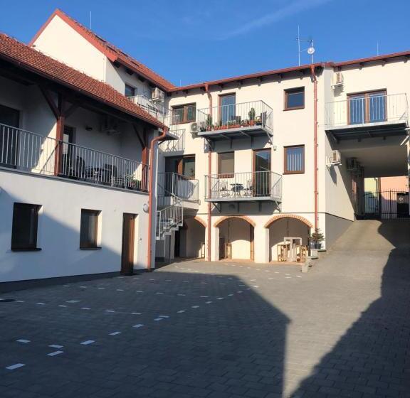 חדר דופלקס, Apartmány Koněvova