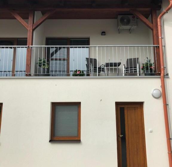 חדר דופלקס, Apartmány Koněvova