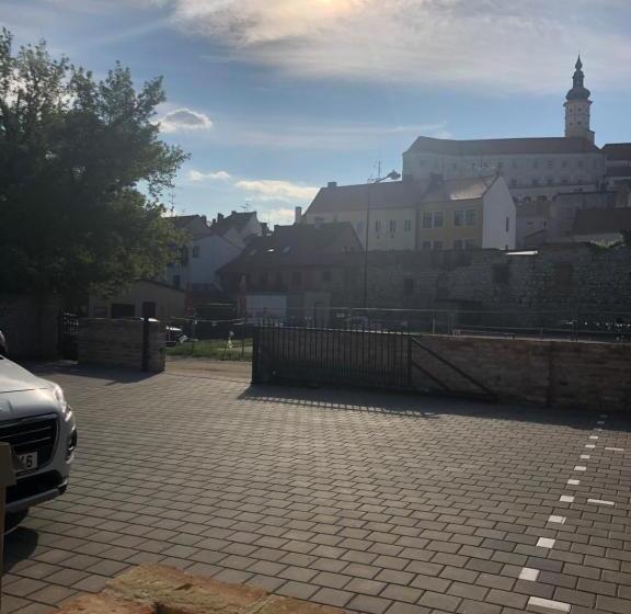 דירת חדר עם טרסה, Apartmány Koněvova