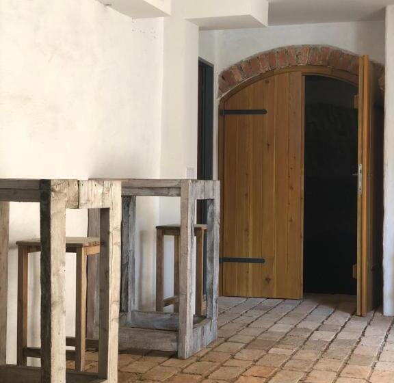 דירת חדר עם טרסה, Apartmány Koněvova