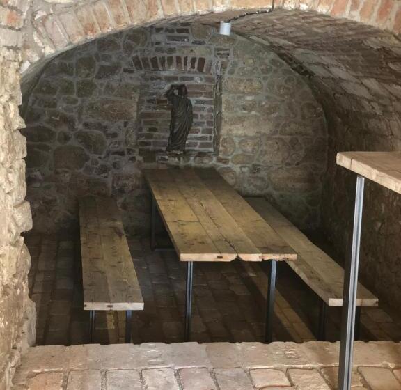 דירת חדר עם טרסה, Apartmány Koněvova