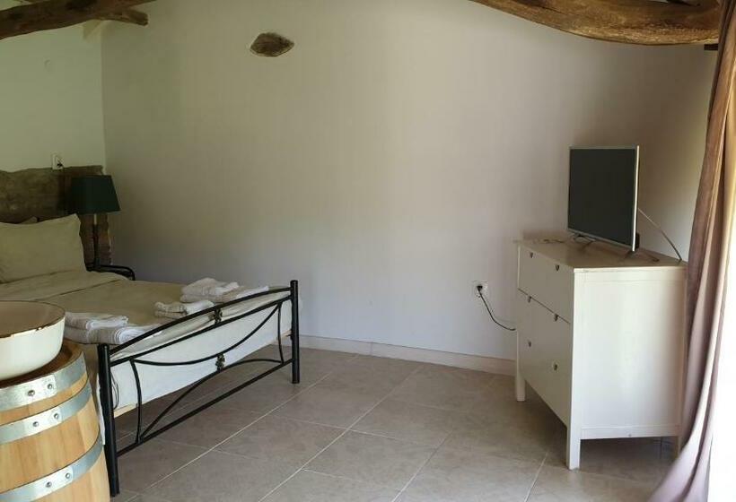 Номер Стандарт Вид на Сад, онгъл запад