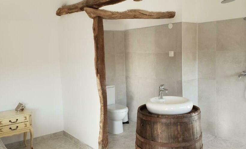 Номер Стандарт Вид на Сад, онгъл запад