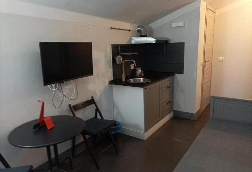 Standard Triple Room with Terrace, B&big Prato