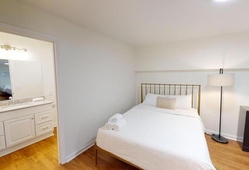 اتاق استاندارد, The Lofts At 107