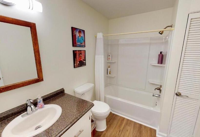 اتاق استاندارد, The Lofts At 107