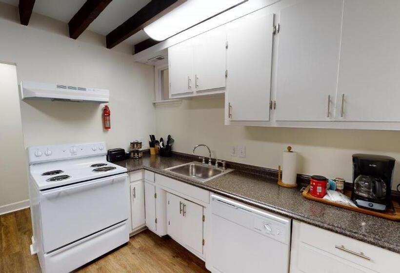 آپارتمان 2 خوابه, The Lofts At 107