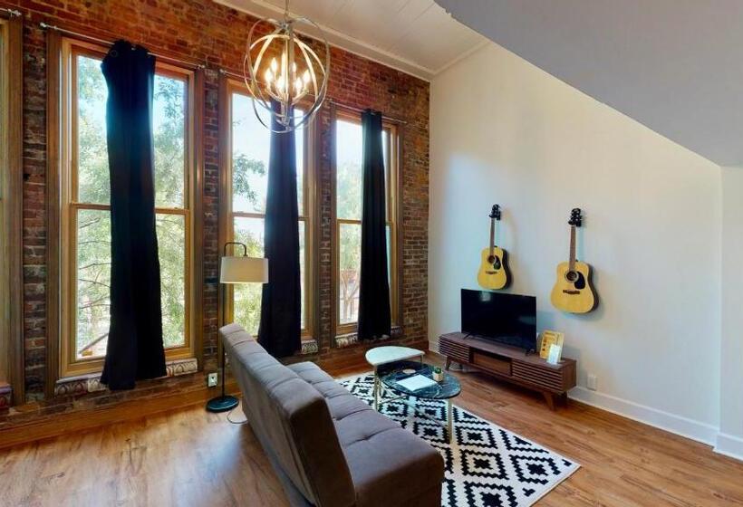 חדר סטנדרט, The Lofts At 107