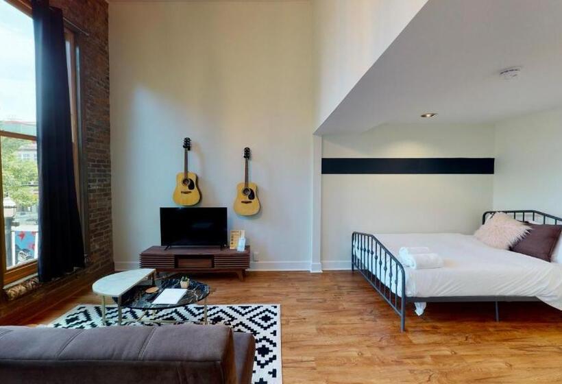 اتاق استاندارد, The Lofts At 107