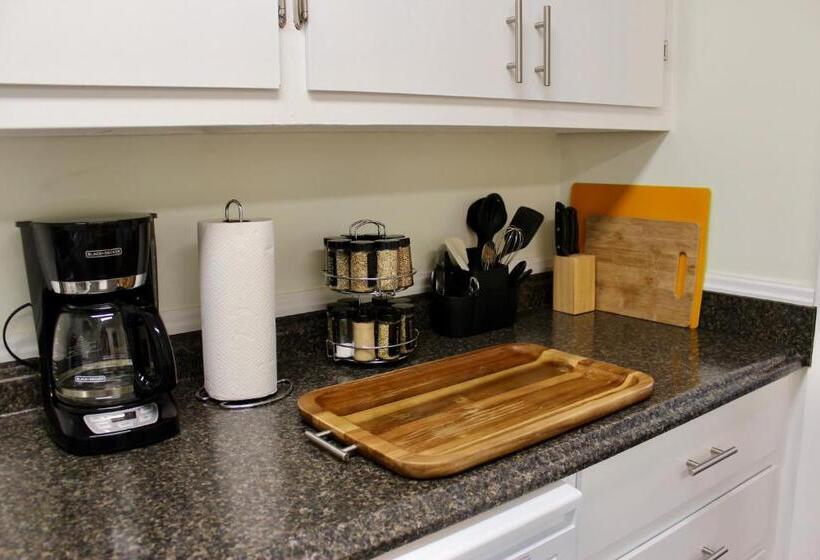 اتاق استاندارد, The Lofts At 107