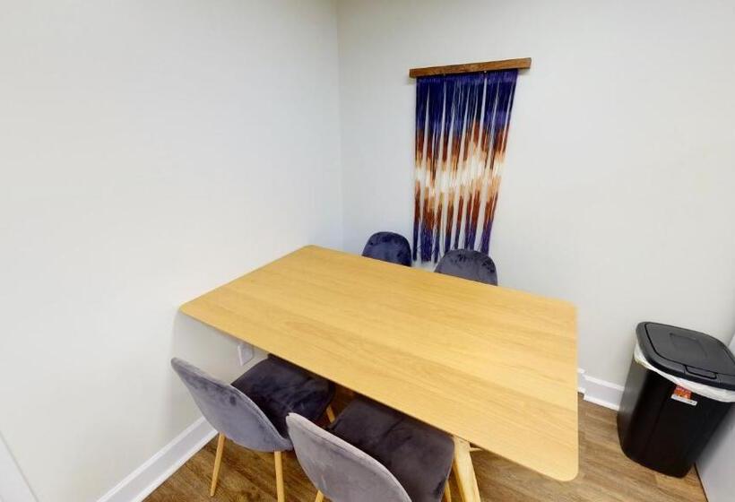 اتاق استاندارد, The Lofts At 107