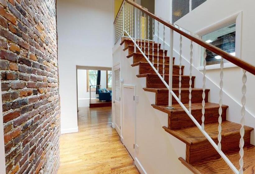 آپارتمان 2 خوابه, The Lofts At 107