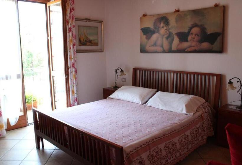 标准间带阳台, Bed & Breakfast Lucy