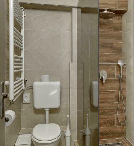 スタンダードスタジオ, Familia Panzió & Apartmanház Győr