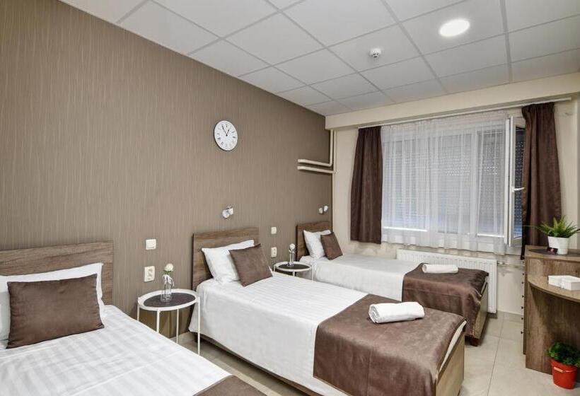スタンダードトリプルルーム, Familia Panzió & Apartmanház Győr