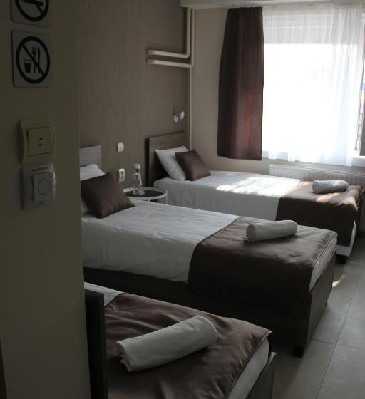 スタンダードトリプルルーム, Familia Panzió & Apartmanház Győr