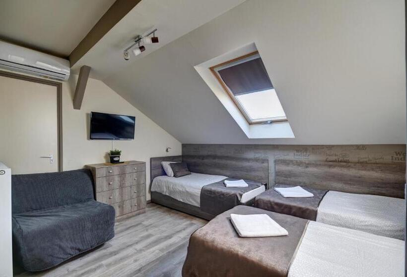 スタンダードスタジオ, Familia Panzió & Apartmanház Győr