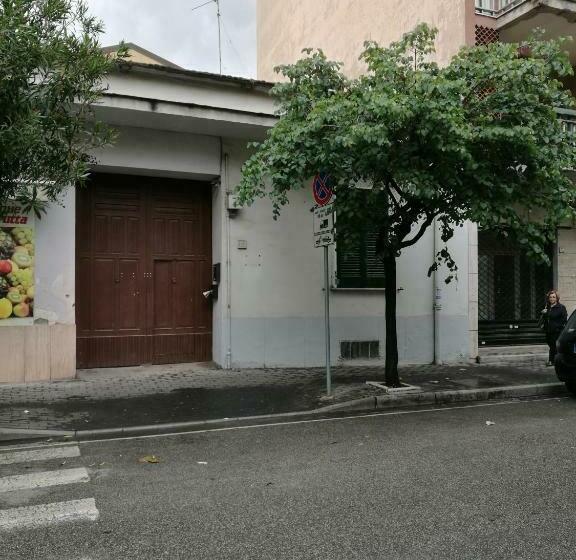 شقة غرفة واحدة, Same As Home