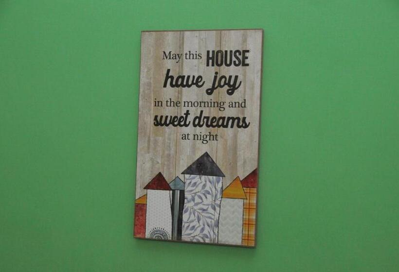 شقة غرفة واحدة, Same As Home