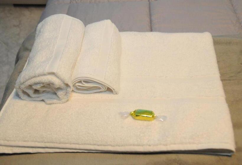 شقة غرفة واحدة, Same As Home