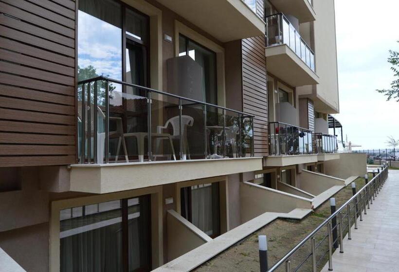 可看到停车场的标准间, Veramar Hotel   All Inclusive & Free Beach