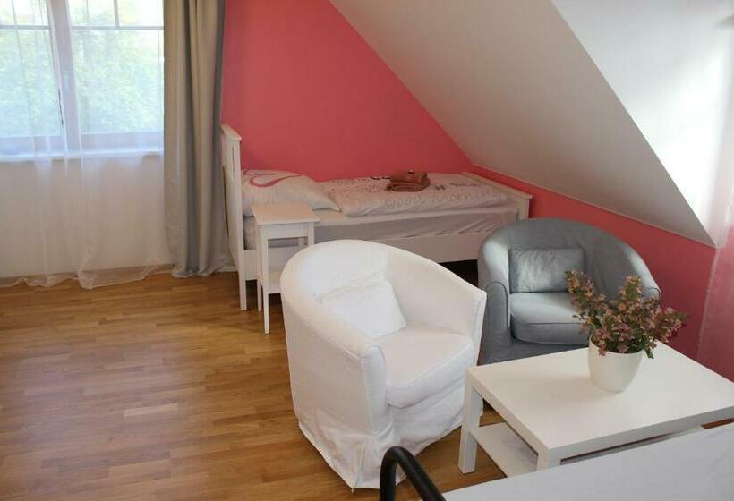 کلبه ییلاقی, Vila Apalucha49 čeladná   12 Osob