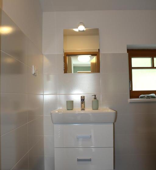 کلبه ییلاقی, Vila Apalucha49 čeladná   12 Osob