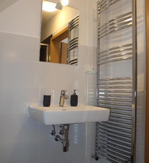 کلبه ییلاقی, Vila Apalucha49 čeladná   12 Osob