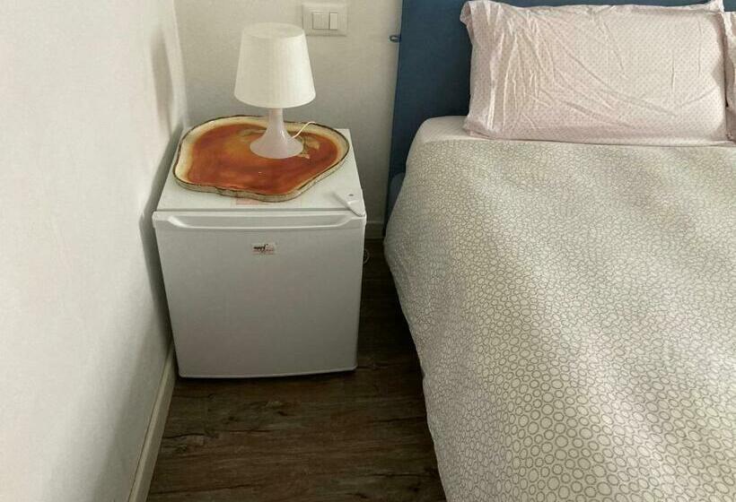 キングサイズベッドのデラックスルーム, Room Saronno + B&b