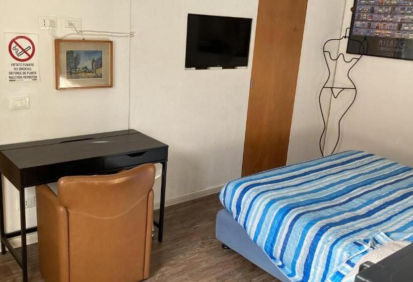 キングサイズベッドのデラックスルーム, Room Saronno + B&b