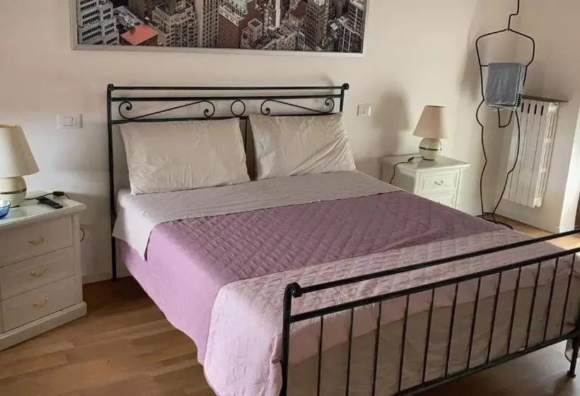 Deluxe-huone, Room Saronno + B&b