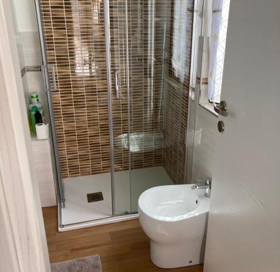 デラックスルーム, Room Saronno + B&b