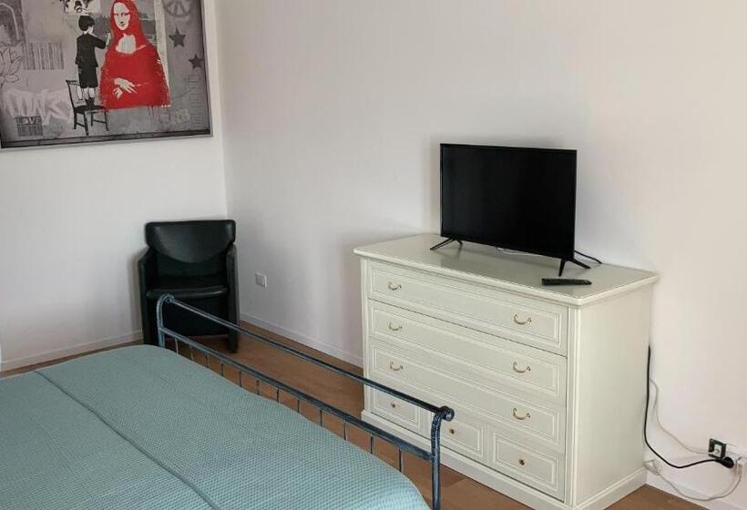 デラックスルーム, Room Saronno + B&b