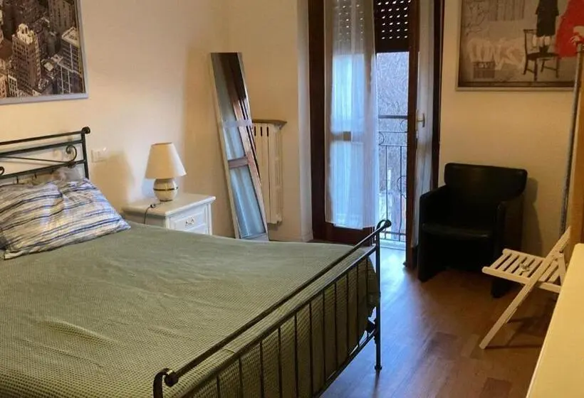 Superior-huoneisto 1 Makuuhuone, Room Saronno + B&b
