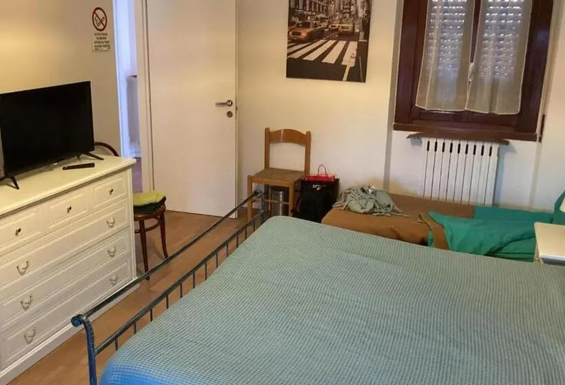 Superior-huoneisto 1 Makuuhuone, Room Saronno + B&b