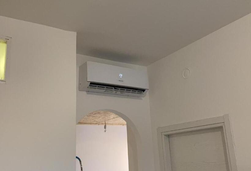 １ベッドルームのスーペリアアパートメント, Room Saronno + B&b