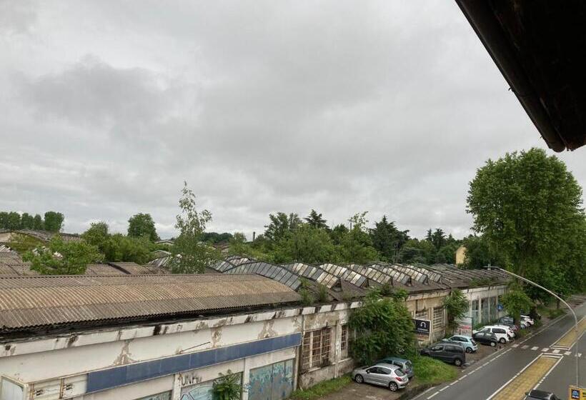 デラックスルーム, Room Saronno + B&b