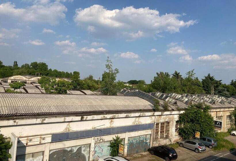 １ベッドルームのスーペリアアパートメント, Room Saronno + B&b