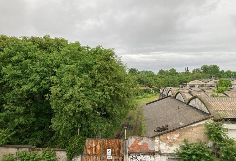 １ベッドルームのスーペリアアパートメント, Room Saronno + B&b