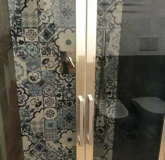 استودیوی لوکس, Pompei Terafi Home