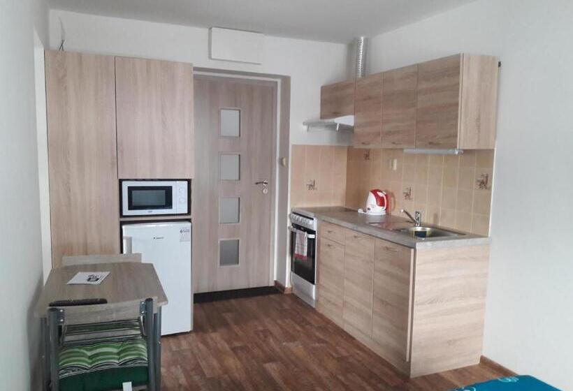 低层单卧公寓, Chata Tánička